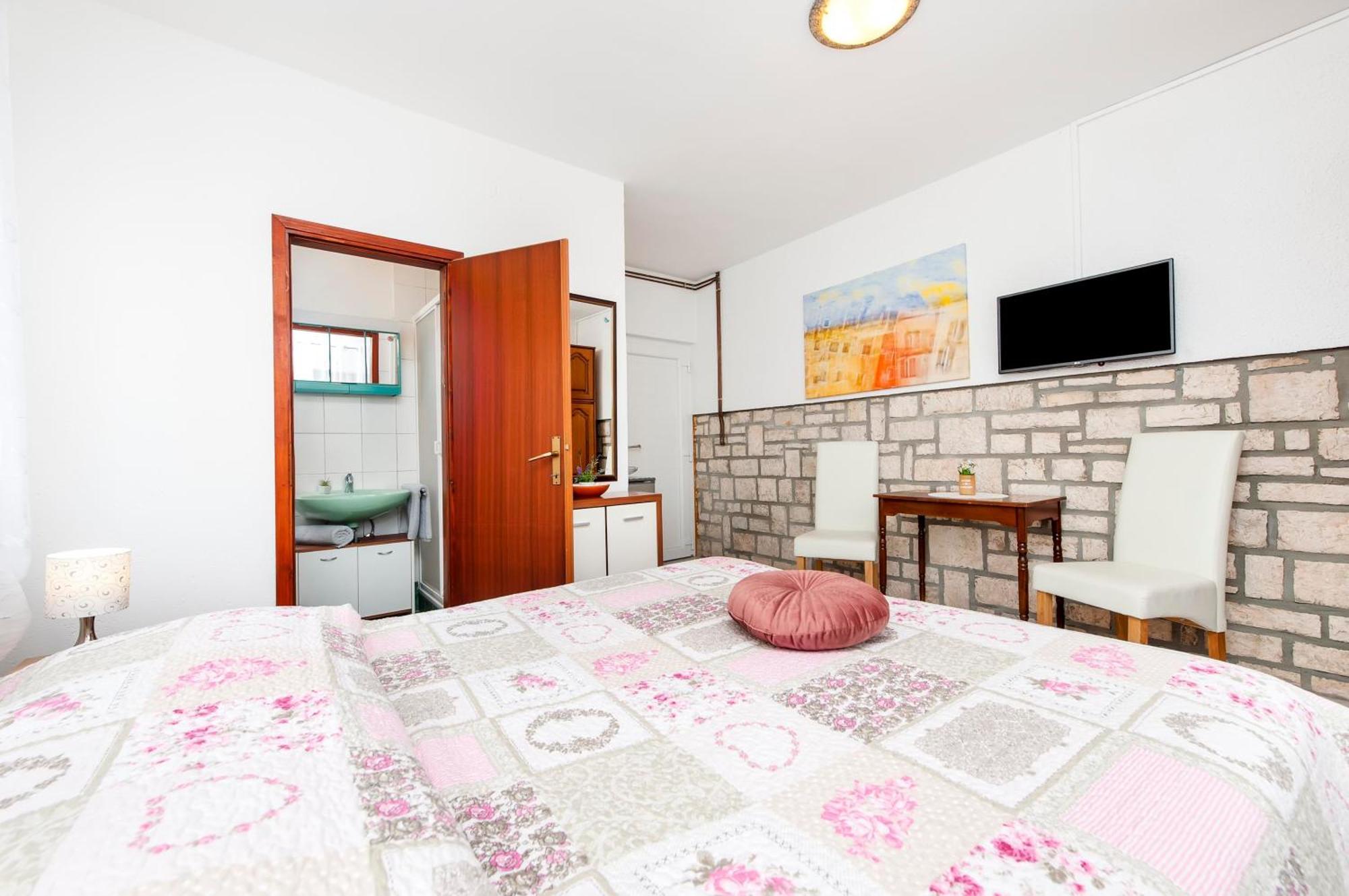 Apartments And Room Silvana Ρόβινι Εξωτερικό φωτογραφία